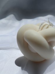 The Simple Knot Candle