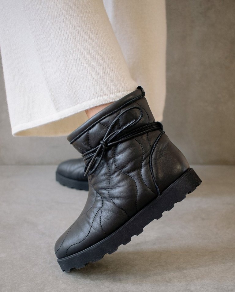 Bounce Boots - Black