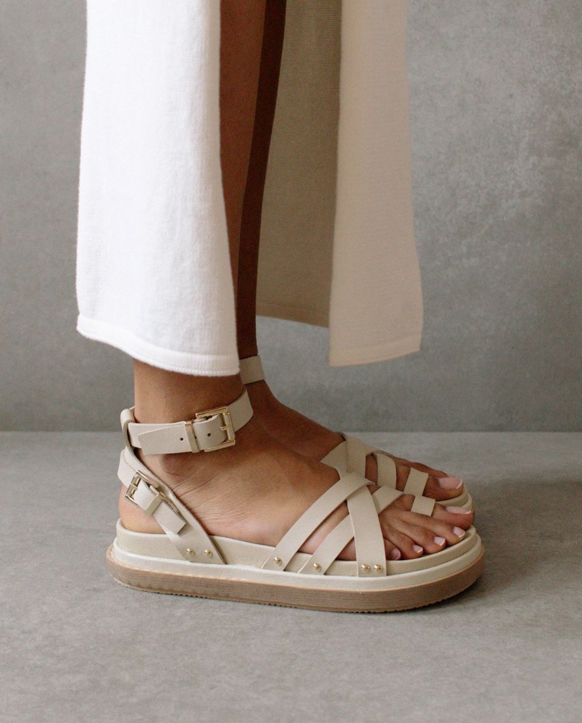 Alohas Buckle Strap Sandals