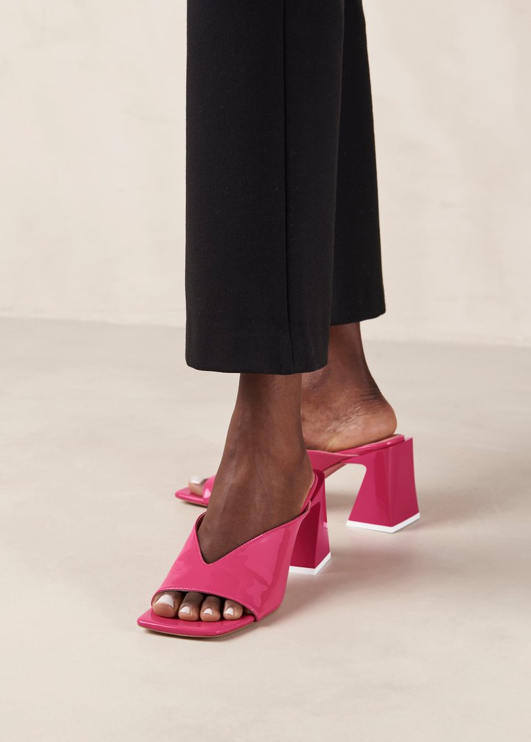 Tasha Black Leather Sandals - Pink