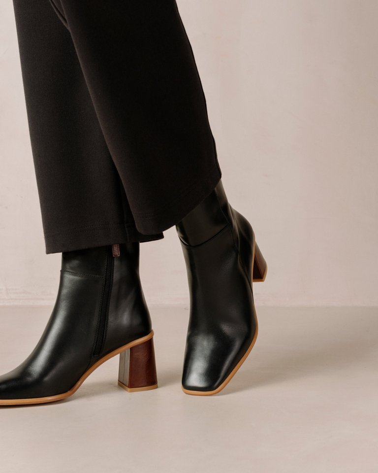 West Leather Boots - Total Black