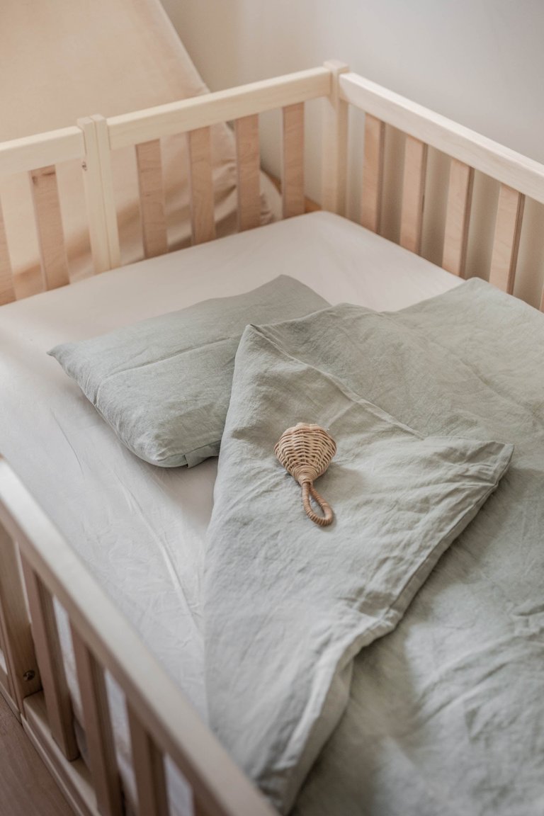 Linen baby bedding