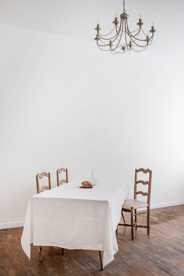 Linen tablecloth in White - White