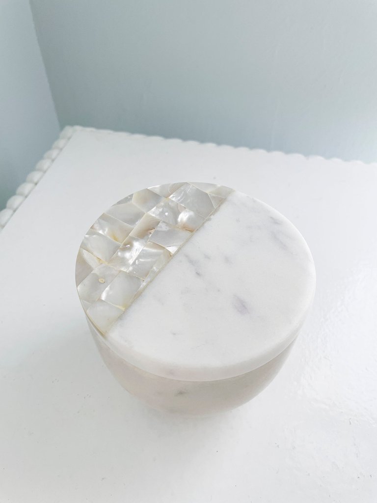 White Mother Of Pearl Lemongrass Candle