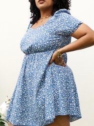 Plus Size White Floral Print Swing Dress with Square Neckline