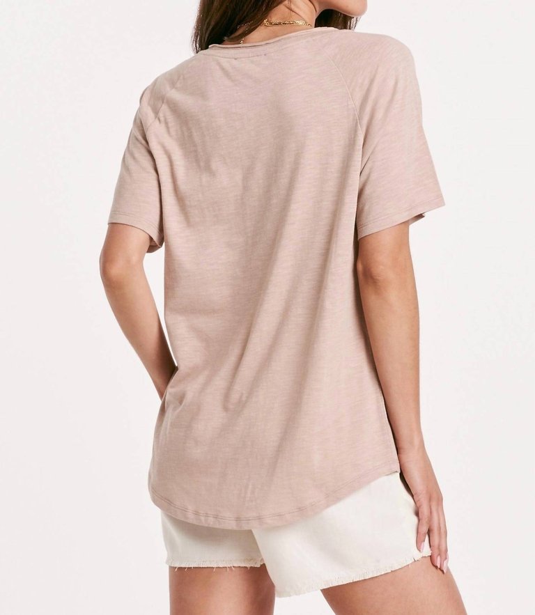 Taylor Relaxed V-Neck Slubbed Basic Tee In Warm Sand