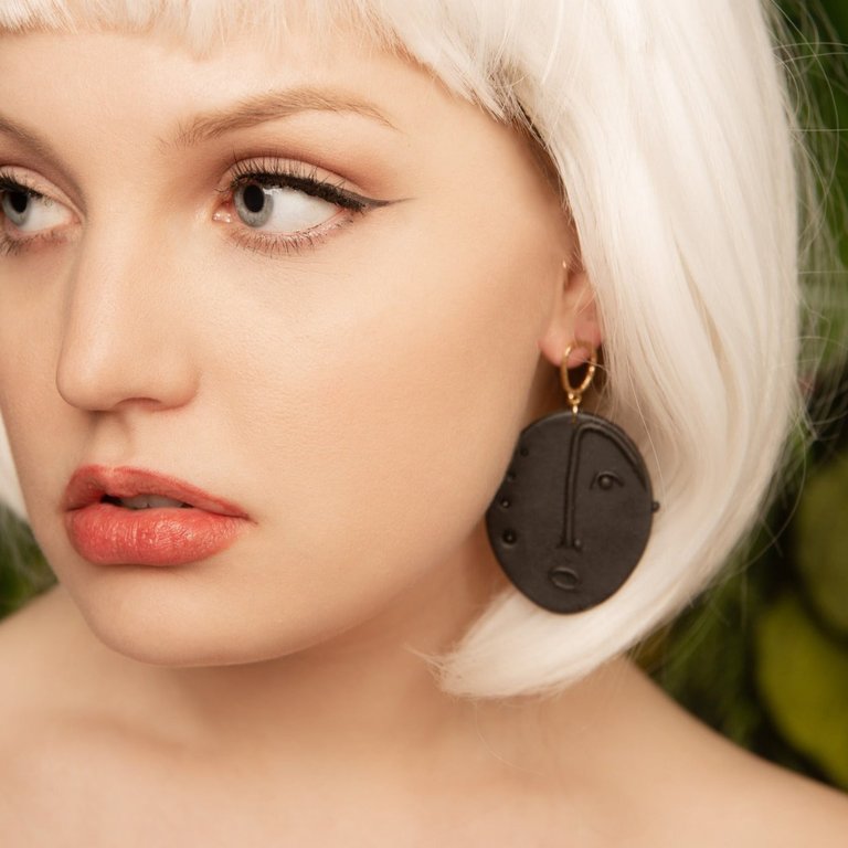 Anona Dangle Earrings - Black