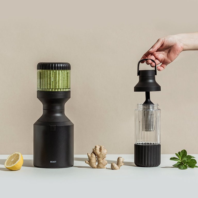 Beast Blender + Hydration System - Carbon Black