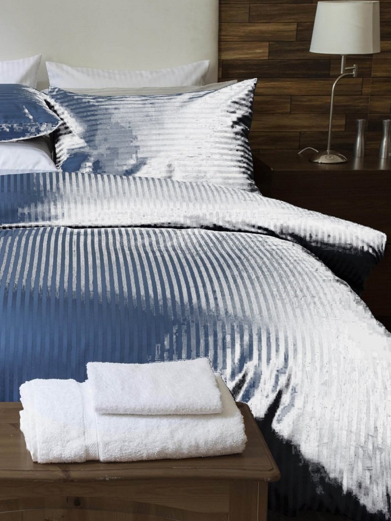 Belledorm 540 Thread Count Satin Stripe Duvet Set (Navy) (Full) (UK - Double)