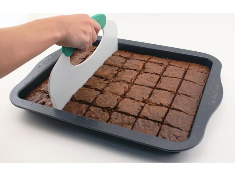 BergHOFF Perfect Slice 2PC 14" Cookie Sheet with Slicing Tool