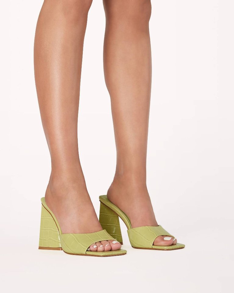 Quinn Sandal In Apple Croc - Apple Croc