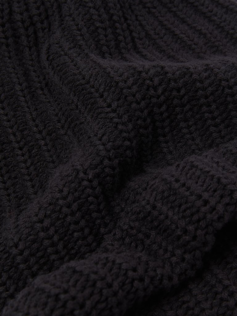 Black Heavy Knit Beanie