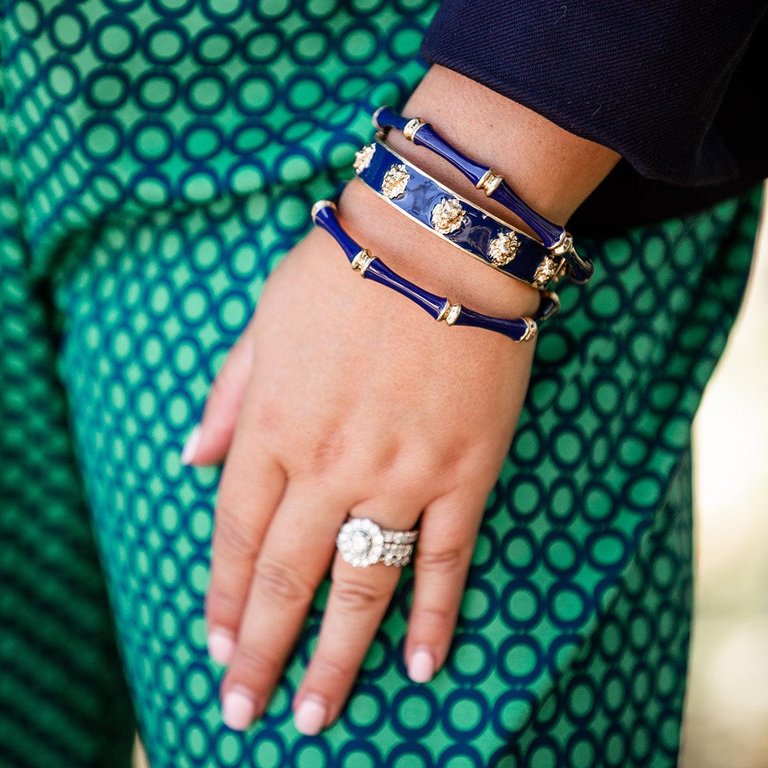 Louise Enamel Lion Head Hinge Bangle