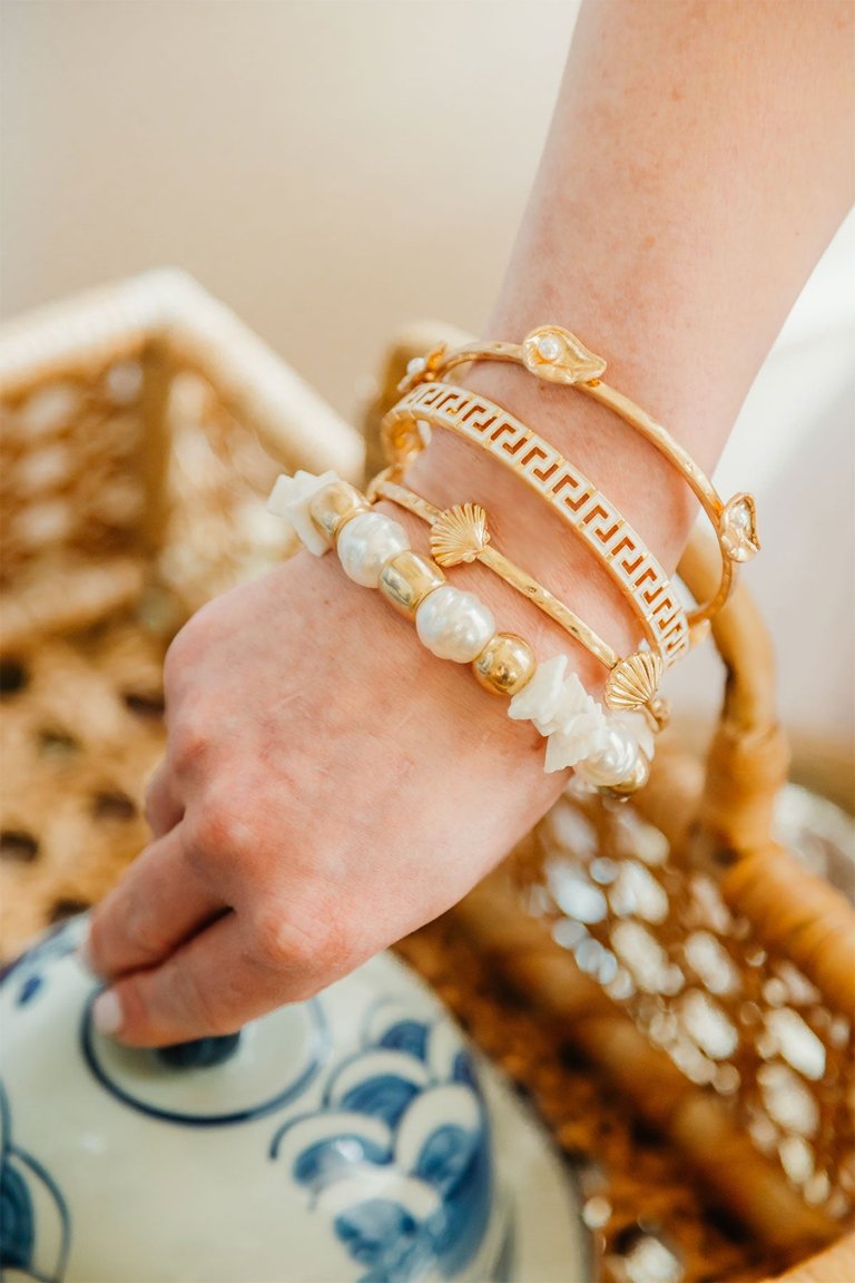 Scallop Shell Bangle in Worn Gold