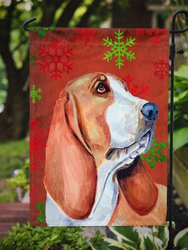 11 x 15 1/2 in. Polyester Basset Hound Red and Green Snowflakes Holiday Christmas Garden Flag 2-Sided 2-Ply