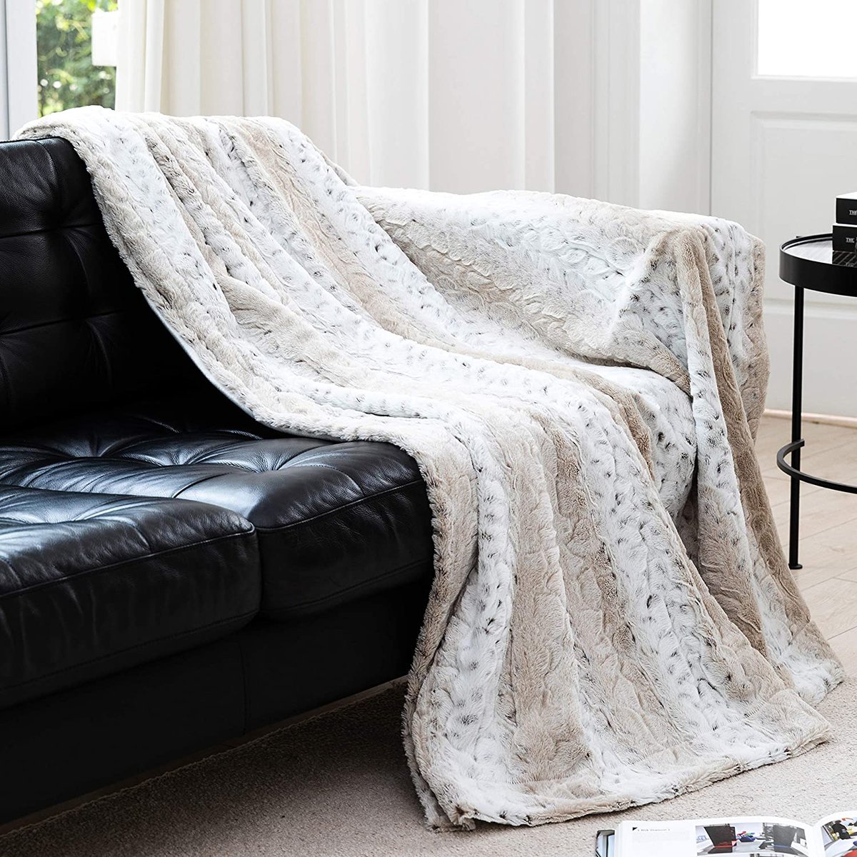 https://images.verishop.com/cheer-collection-embossed-faux-fur-throw-blanket-ultra-soft-fuzzy-blanket/M00810026174315-1924990729?auto=format&cs=strip&fit=max&w=1200