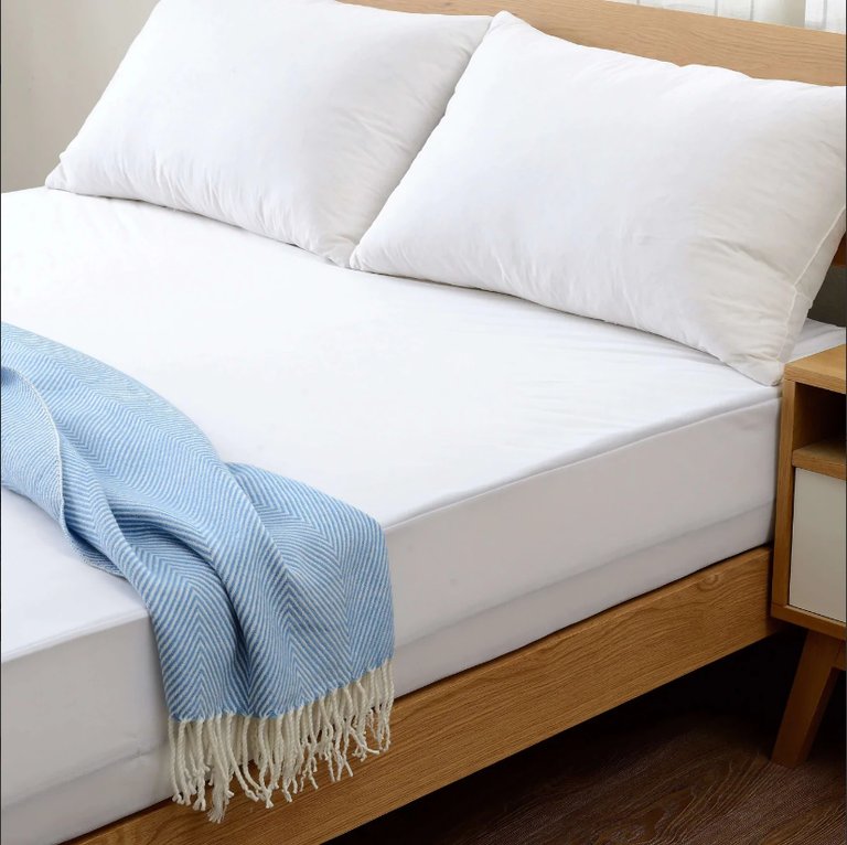 Knitted Fabric Waterproof Mattress Protector - White