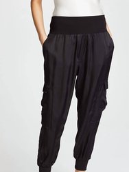 Women'S Giles Elastic Waistband Black Silk Cuffed Jogger Pants - Black