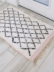 Nothing Compares 2 U Vintage Moroccan Rug 2'x3' White/Black/Pink (Wool)