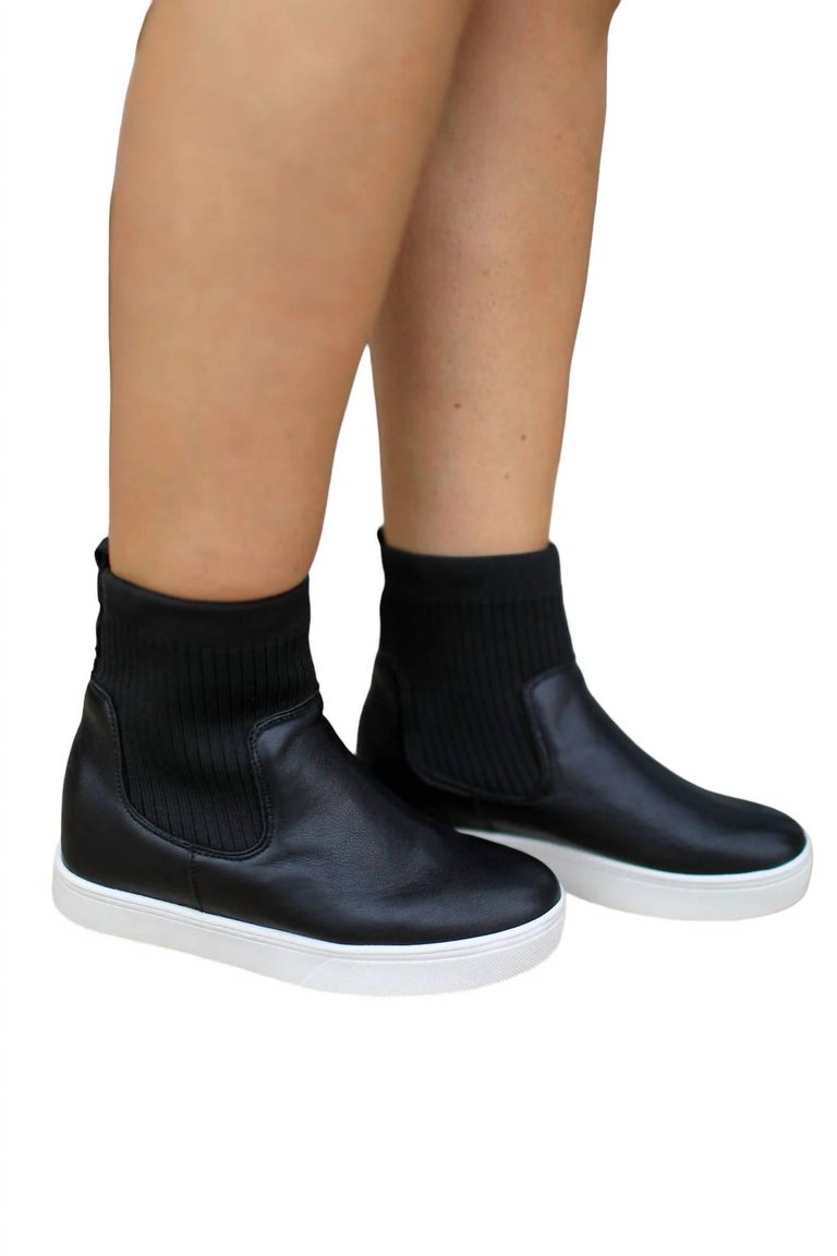 Women's Sweater Weather Booties In Black - Black