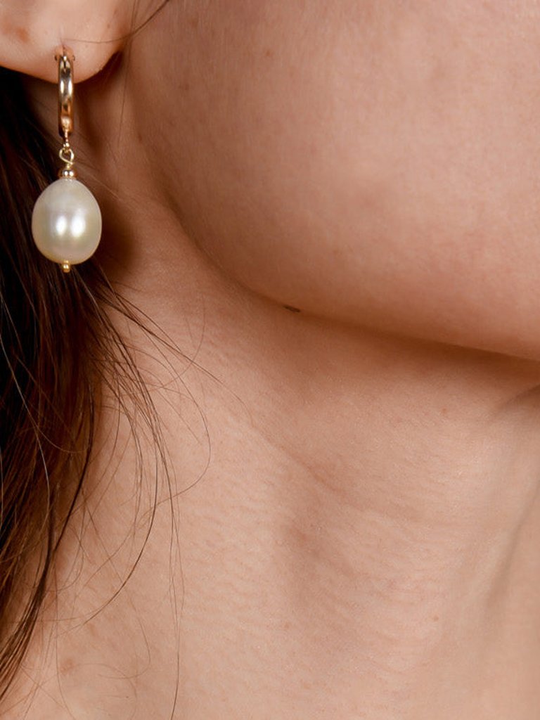 Romantic Pearl Hoops