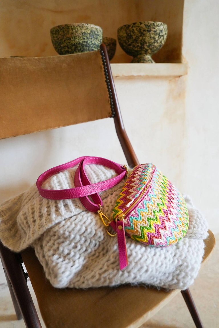 Shelly Crochet Crossbody Bag In Zigzag