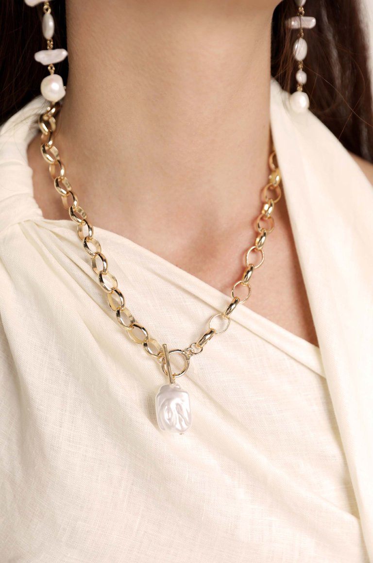 Edge of Water Pearl Pendant Necklace