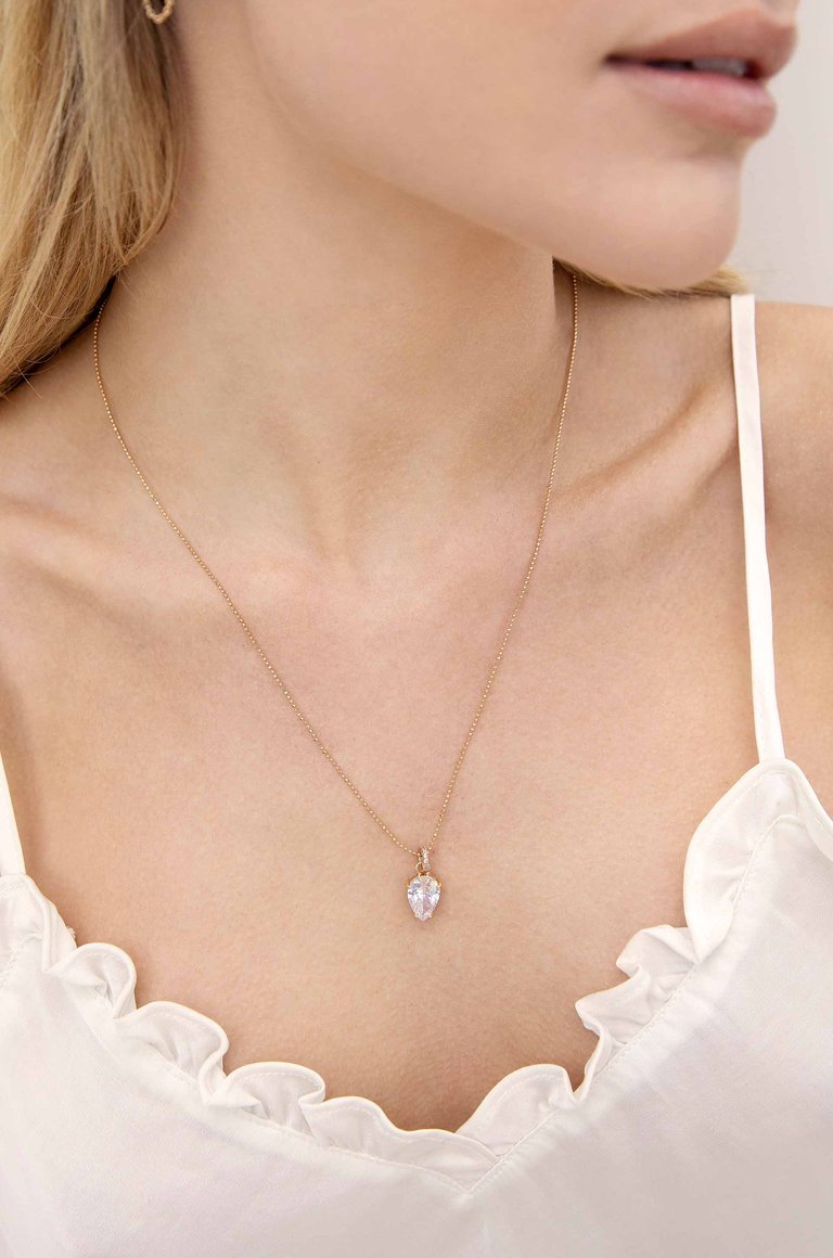 Thin And Delicate 18K Gold Plated Crystal Pendant Necklace