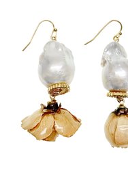 Baroque Pearl With Beige Dried Flower Hook Earrings Ge029 - White