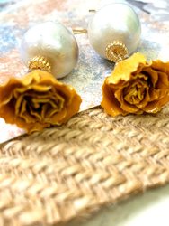 Baroque Pearl With Beige Dried Flower Hook Earrings Ge029