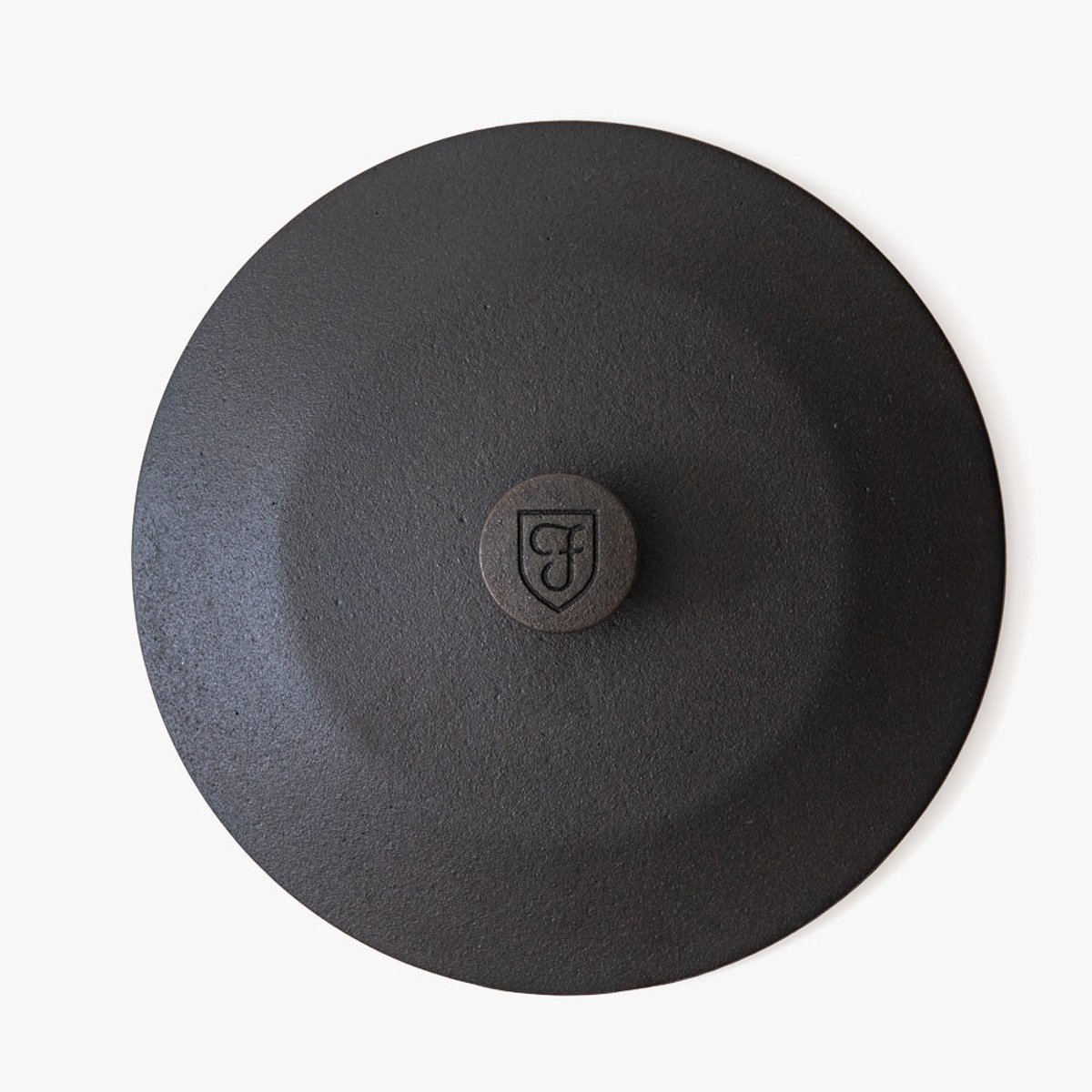 https://images.verishop.com/field-company-field-skillet-and-dutch-oven-set/M00856133007450-3075356862?auto=format&cs=strip&fit=max&w=1200