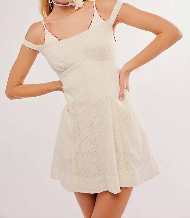 Berry Kiss Mini Dress In White - White