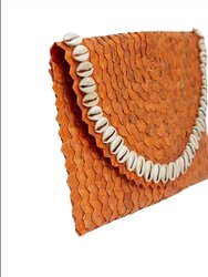 Pandegelang Raffia Seashell Clutch In Orange