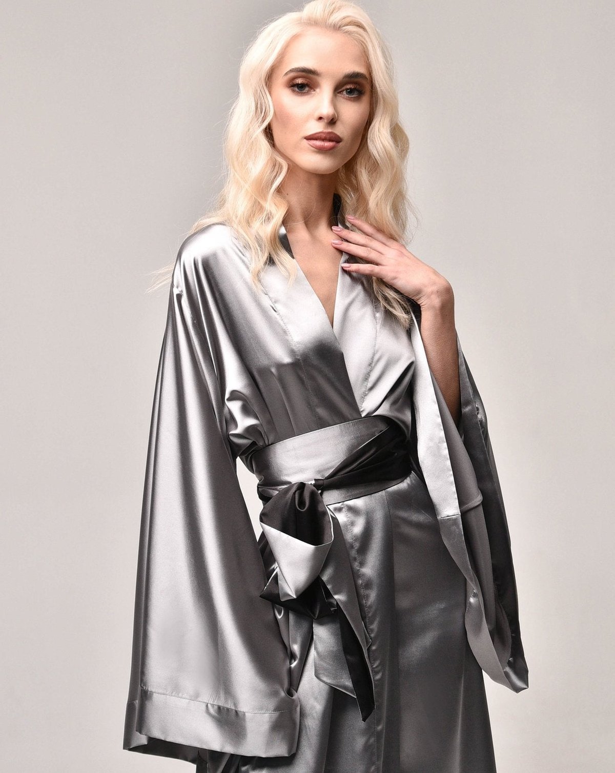KÂfemme Silver Colour Pop Kimono Silk Robe - Silver