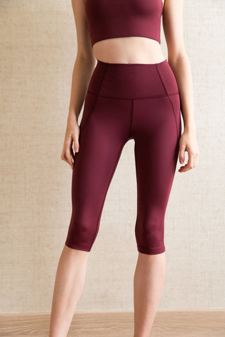 Dahlia Compression Legging in ActiveKnit - Capri - Wine