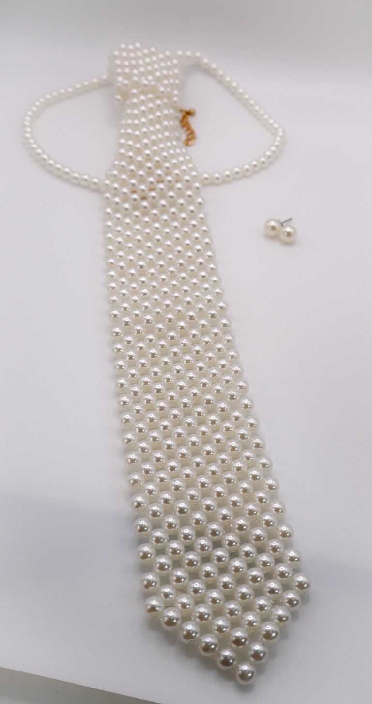 Pearly Chic Tie And Earrings Set