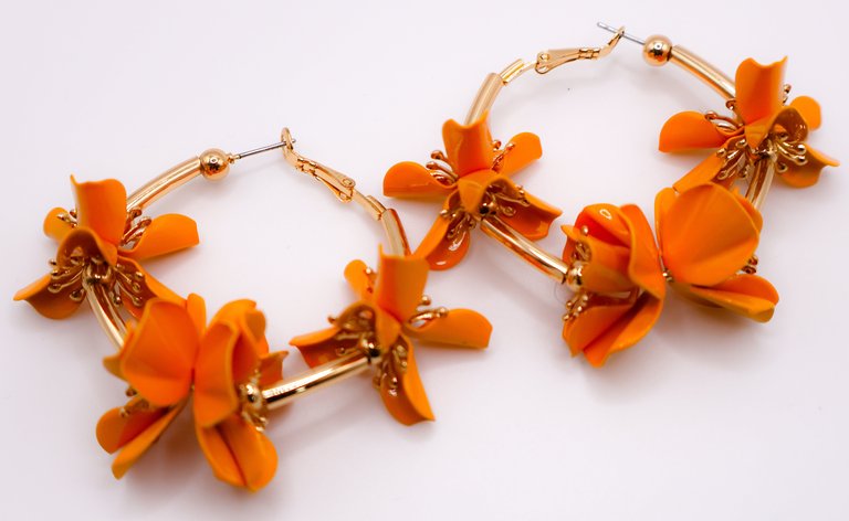 Sunny Blossom Hoop Earrings - Gold