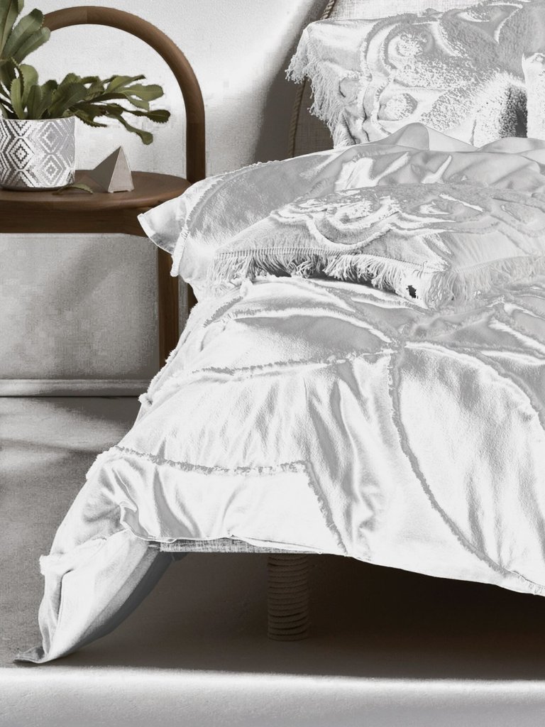 Linen House Manisha Tufted Duvet Set (White) (Queen) (UK - King)