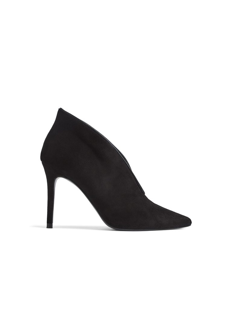 Kyra Black Suede Closed Court - Black