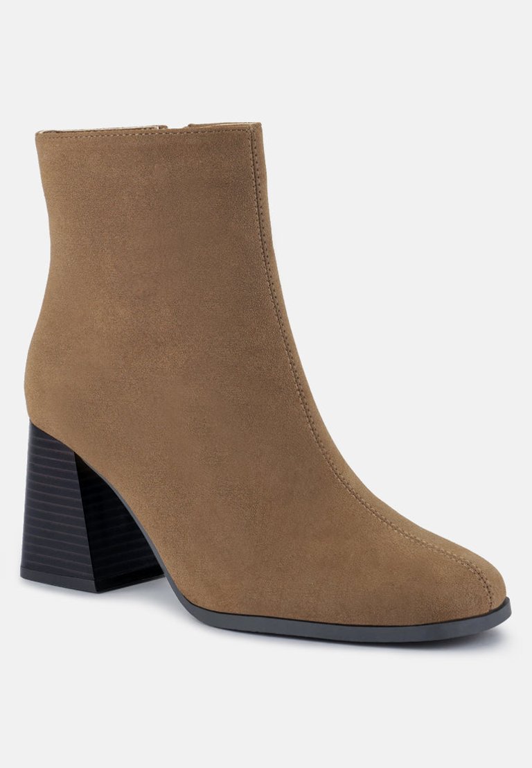 Cox Cut out Block Heeled Chelsea Boots