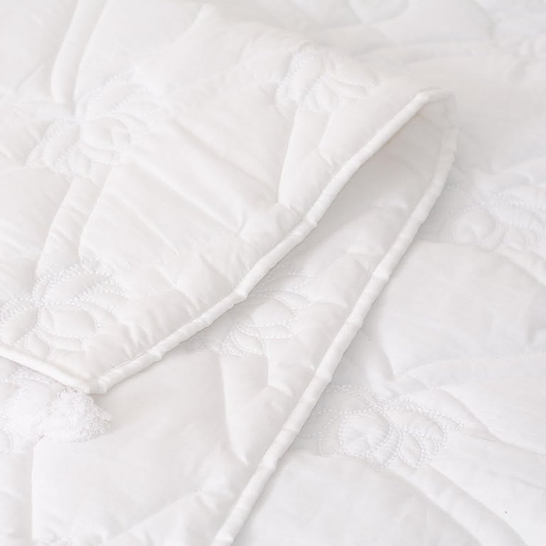 Heritage Refined Quilted Throw - White