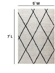 5' x 7' Ivory and Black Shag Style Diamond Trellis Area Rug