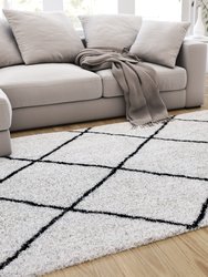 5' x 7' Ivory and Black Shag Style Diamond Trellis Area Rug