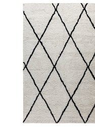 5' x 7' Ivory and Black Shag Style Diamond Trellis Area Rug