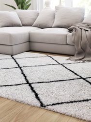 5' x 7' Ivory and Black Shag Style Diamond Trellis Area Rug