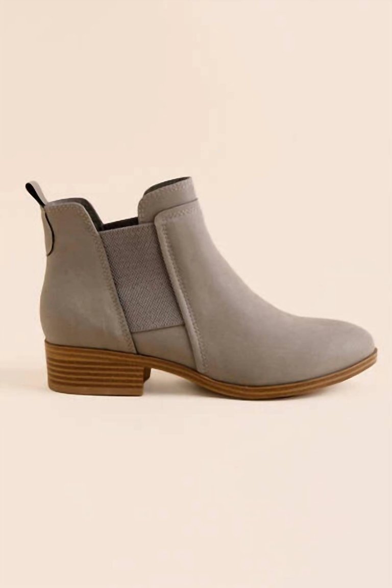 Flynn Boots In Taupe