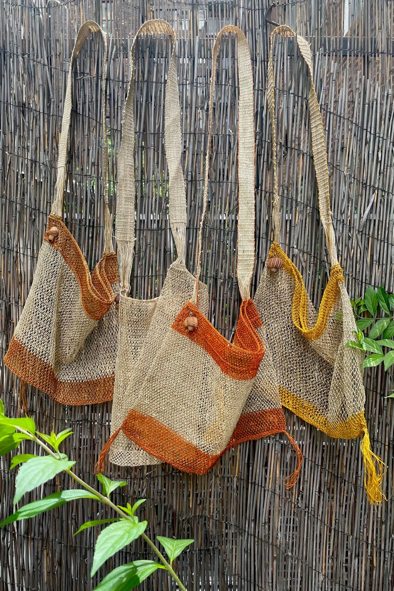 Sustainable Eartha Bag with Avocado Keychain - Natural