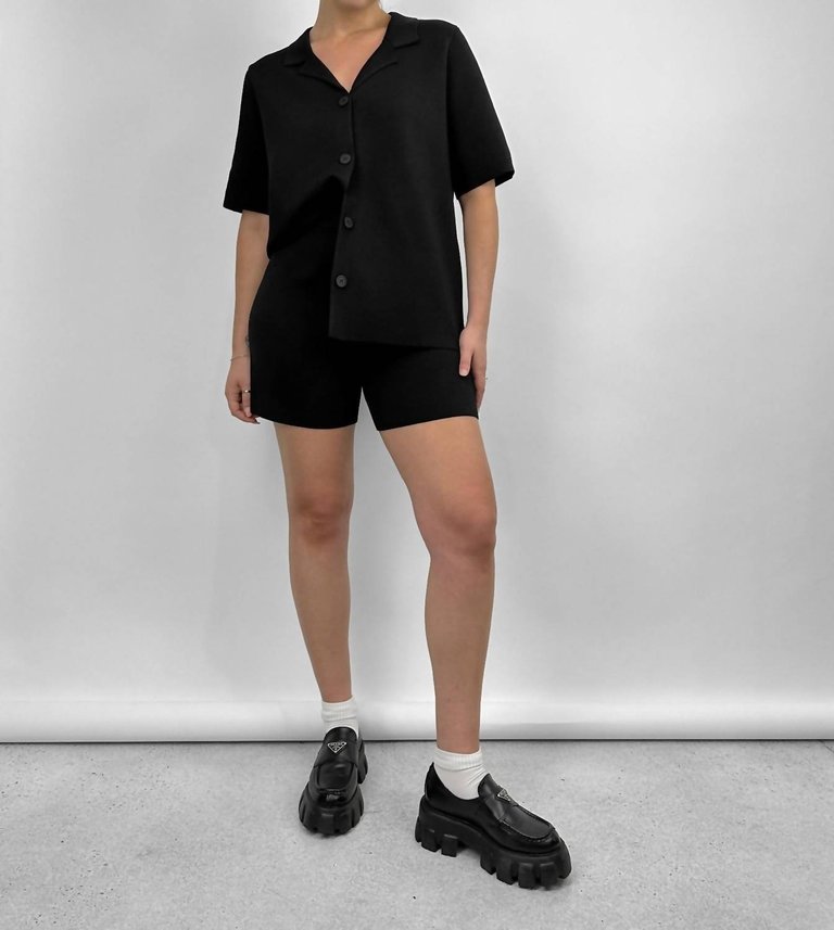 Button Down Box Fit Knit Collared Top In Black