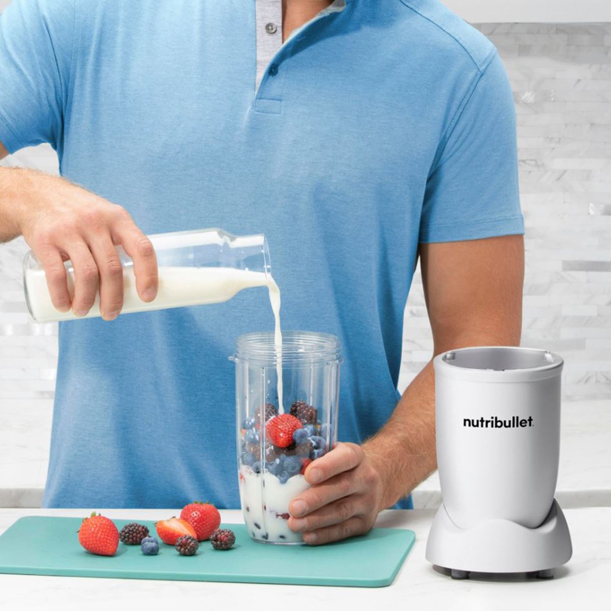 https://images.verishop.com/nutribullet-32-oz-pro-personal-blender-white/M00810097970120-406165967?auto=format&cs=strip&fit=max&w=1200