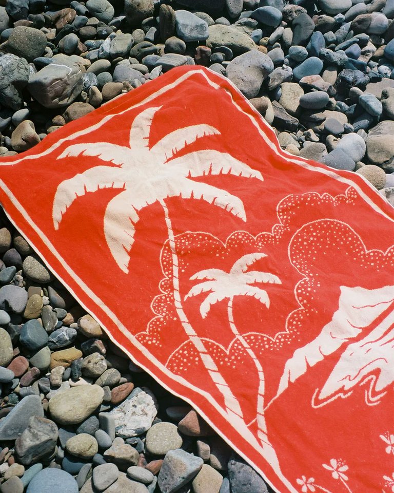 Hanalei Palm Towel - Warm Red/ Sand